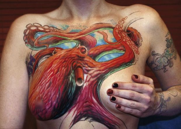tatuaże ośmiornice na klatce piersiowej